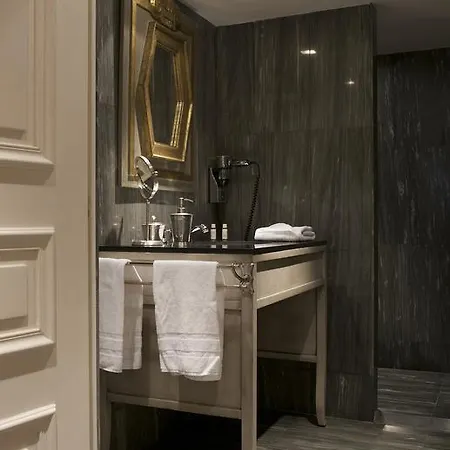 Chateaubriand 4* Paris