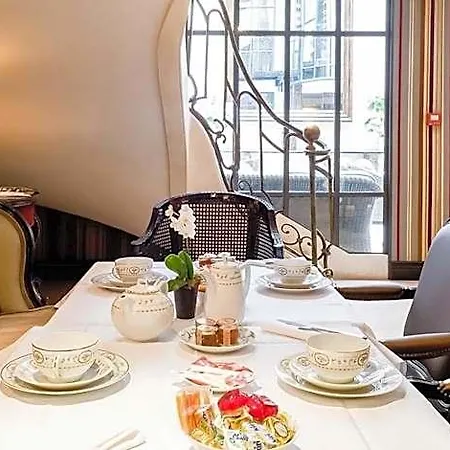 فندق Chateaubriand 4*