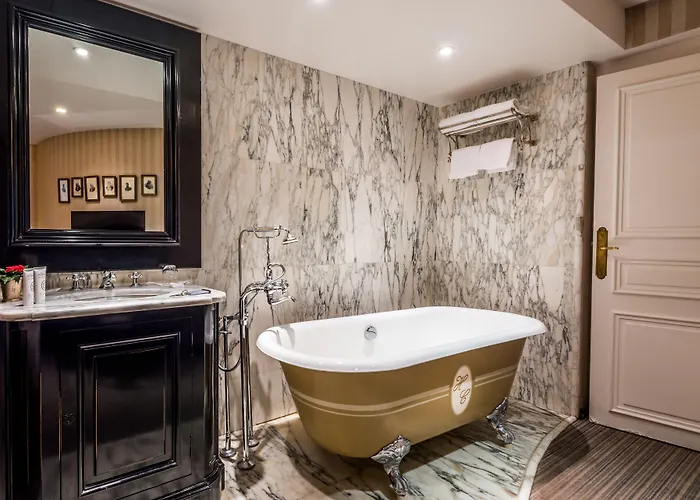 Hotel Chateaubriand 4*