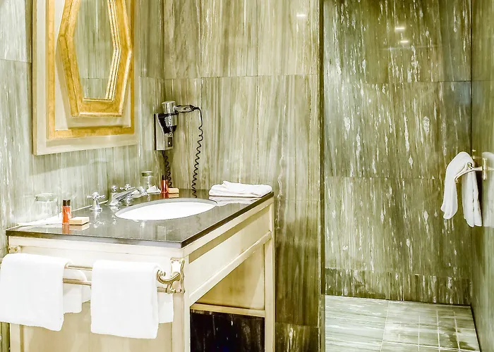 Chateaubriand Hotel 4*