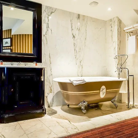 布里安城堡酒店 4*